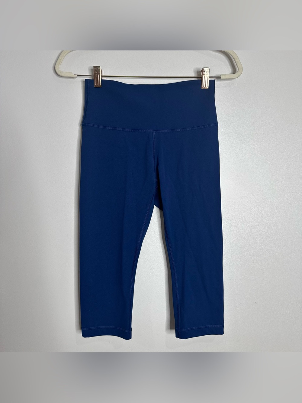 Lululemon Blue Wunder Train Size 6 Capri Crop Athletic Workout Leggings